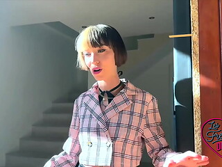 Oney, tatoueuse sexy, ne jure que par le sexe anal
