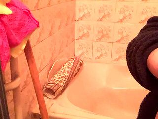 Naked babe in the bathroom