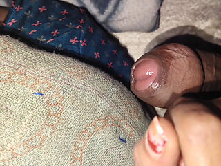 Paheli baar pati ne patni ke muhu me panish diya