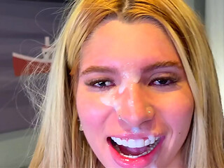 Ser&aacute_ que essa Novinha de 18 anos aguenta levar surra de Piroca sem Parar ?