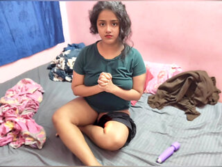 Girlfriend ki dost ko vibrator chut me dalte pakda fir usse apna lauda chuswaya aur uski chut me lund dal ke choda