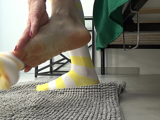 Solo in Striped Knee-highs