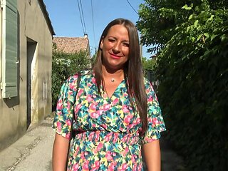 Cataleya, 29 years old, at ease in all circumstances! - Jacquie et Michel TV