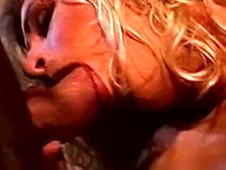 Side chick's amateur action