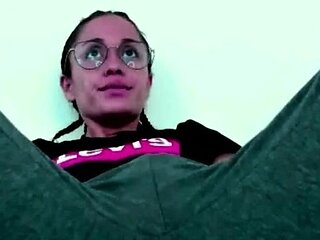 Big booty long legs babe close up webcam masturbat