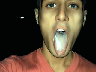 Chewing and Making Bubbles Foam of Friends Cum