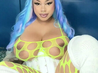 Sit Back and Let Her Cream on You