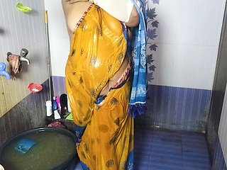 Desi anuty ki sexy shower time