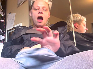 Cumming under my yoga pants