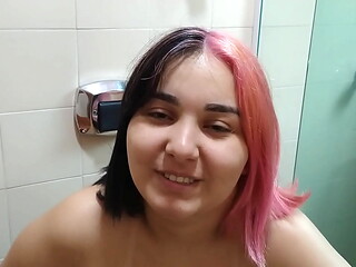 SOU UMA GRAVIDA NOVINHA NINFETINHA QUE ADORA SE EXIBIR MIJANDO
