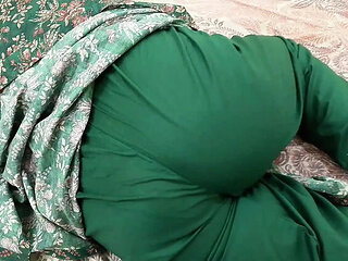 Desi housewife QueenbeautyQB gets rough sex creampie and fingering in homemade video