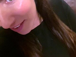 Amateur hottie solo masturbation