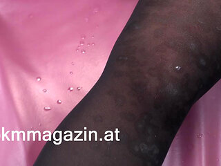 Sexy Vicky Wilfing masturbates