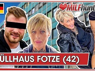 Lets Skinny Vicky Hundt Suck His Dick Before The Fucking