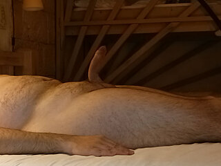 Mastrubation in a big hotel room till cum.