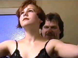 Haarige deutsche Amateurin mit hngenden Brsten