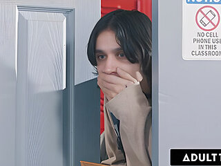 Boy Caught Stepmom Lauren Phillips Having Lesbian Affair With Milf Teacher Siri Dahl