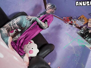 Ink-covered beauty&rsquo_s livestream featuring anal fun