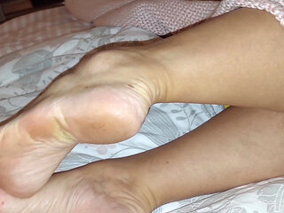 Cum on mature soles