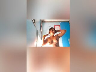 Horny Bengali Secretary Fucks Her Boss In Delhi To Maintain Her Sexy Figure