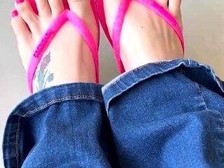 Linsey Dawn solo foot fetish