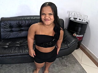 A primeira vez da an&atilde_zinha Baixinha Bundudinha e ela resolveu fazer seu primeiro anal