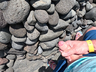 He Saw a Naked Girl on the Beach and Started Jerking off