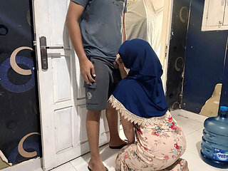 Housewife Labored to Be a Gardener