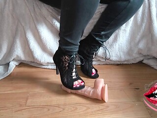 Douceur sucree Crushes Dick with Feet