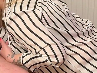 Secretary Blowjob Her Boss in the Office.