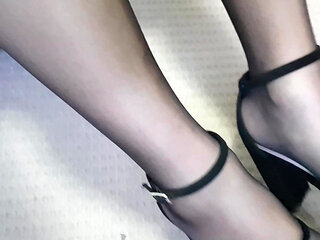 Dani Leg in Pantyhose Cums Big on Mirror