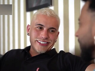 Contando pro meu p.r.i.m.o que tranzei com meu chefe. Ficamos com tes&atilde_o e fizemos um troca troca gostoso. - Free