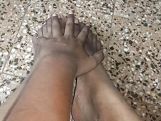 Fucking Video of Mura Bhabhi Applying Cream