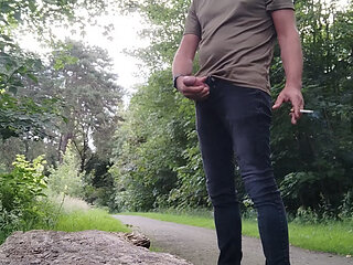 Cumshot in the park