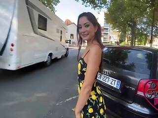 Valentina Est Une Petite Coquine Accro Au Sexe