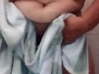 Mature stepmom sends me a video bathing by mistake