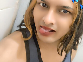 Zoya sazadai Indian transgender show time in a toilet room part 1