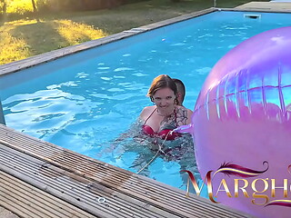 Mon Mec Cocu Filme un Fan Me D&eacute_foncer sur la Terrasse de la Piscine