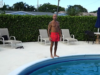 MAXXX LOADZ DIVING INTO POOL AND DOES A LAP SWIMMING THE FIT PORNSTAR