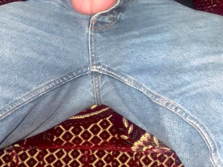 The working day is interrupted by a jerk off