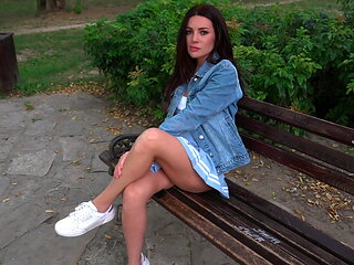 Great Quick Blowjob in the Park with Cum in Mouth