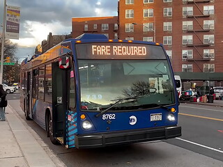Novabus LFSd 8762 On the Q17