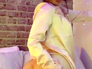 Amateur Blonde Teen Plays Solo with Toy Webcam Porn