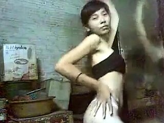 Hot Indonesian Babe Dancing