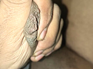 Without oil, this long dick is shaken