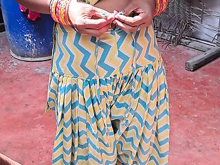 Indianhot body bhabhi xshika bathing
