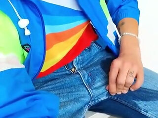 Wetting My Jeans - I'm Lazy to Go to the Toilet