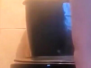 Homemade Fucking in the Bathroom with My Classmate! We Go to the Bathroom During Recess to Fuck