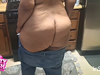 JAMAL ANAL KING FILMS ANAL QUEEN DAILY SO YOU CAN SEE HER PHAT JUICY ASS