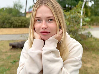 VladaMais Blonde Polish Teen Learns Pull-Ups But Gets Face Fucked and Cumshot in 4K HD